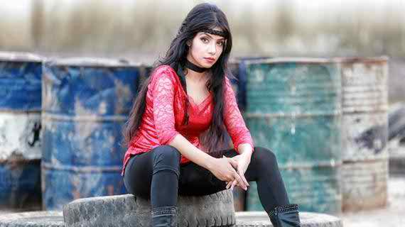 মেকআপবিহীন নওশাবা