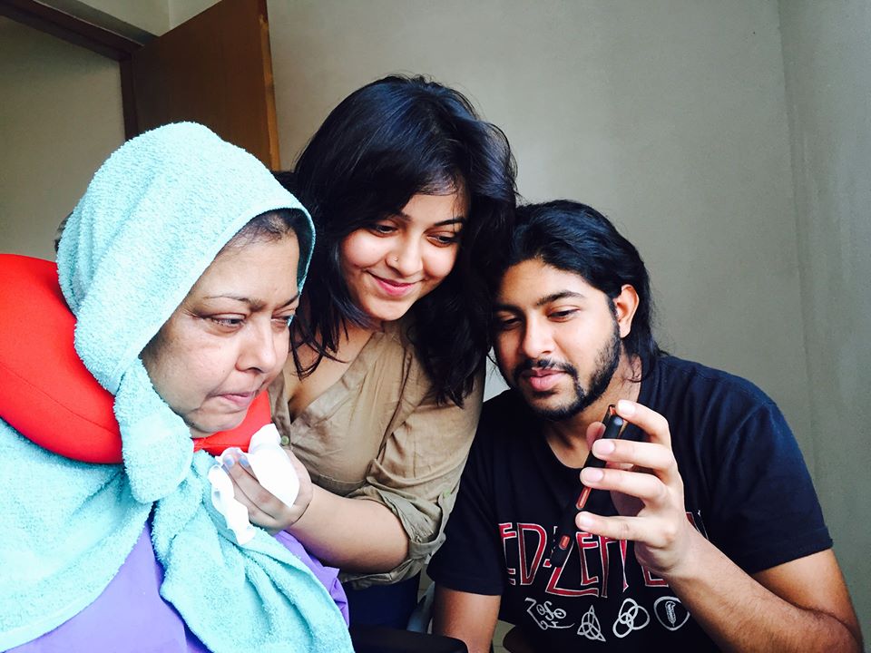 ফিজিওথেরাপি নিচ্ছেন দিতি