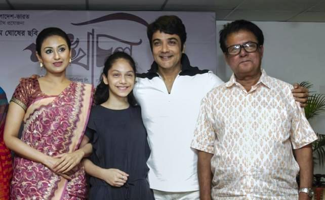 বরাবরের মতোই দুই বাংলা আলাদা না