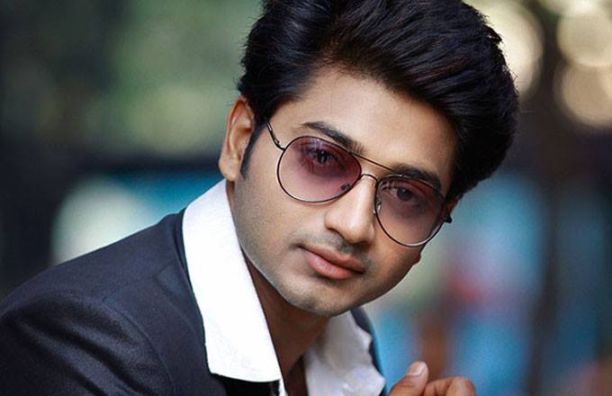 আর নয় নতুন ছবি…