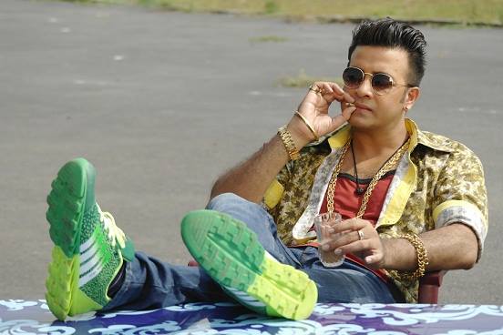 রাশিয়ান বোমা ঠেকাতে গোয়েন্দা শাকিব