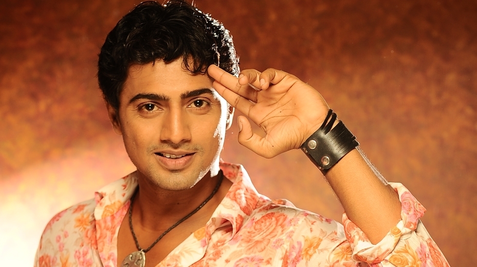 যৌথ প্রযোজনা নয়, সরাসরি আসছেন দেব