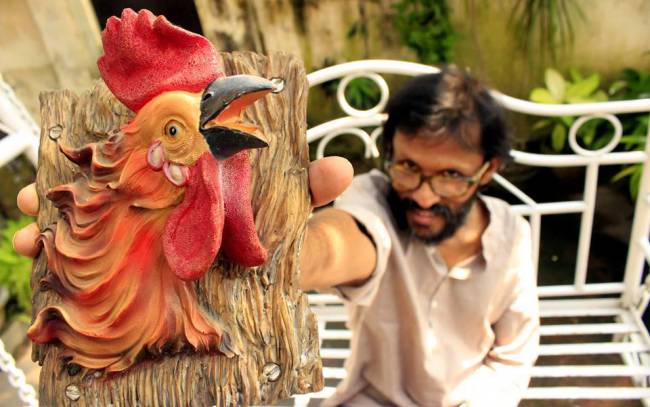 লাল মোরগের ঝুঁটি; গল্প চুরির অভিযোগ?