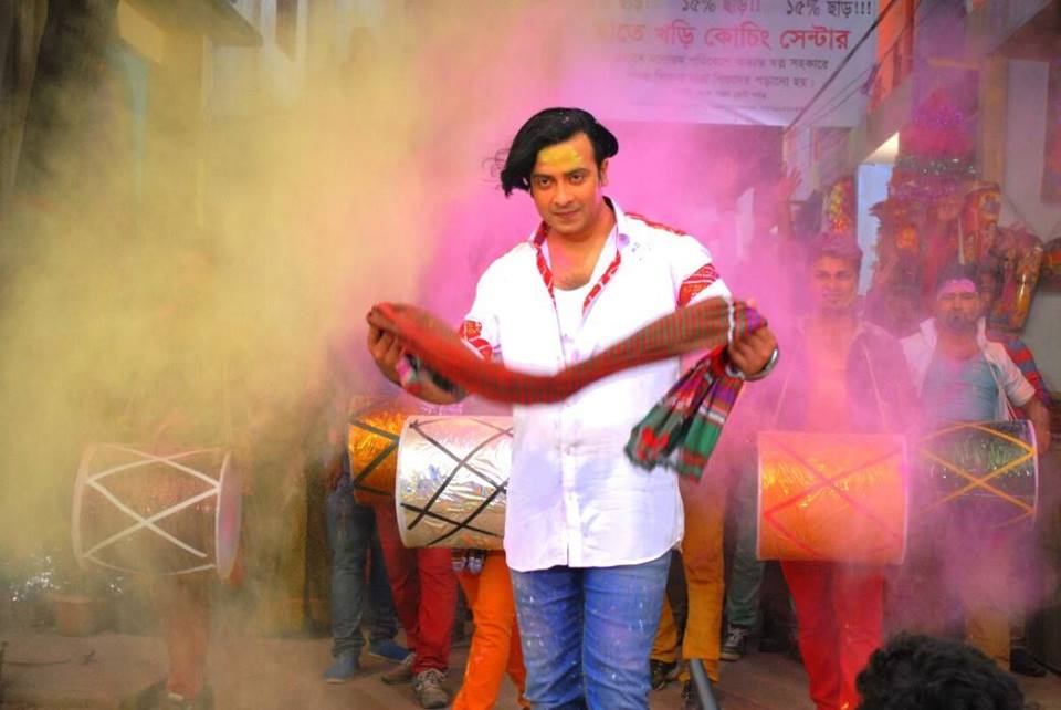 শাকিবের ‘রাজনীতি’, বউ চলে গেল দিনমজুরের!