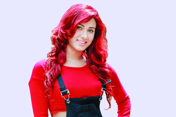 চুলের জন্য ছবি ছাড়ছেন ববি