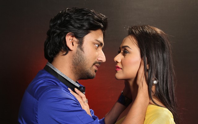 ‘আয়নাবাজি’তে সরলো ‘এক পৃথিবী প্রেম’