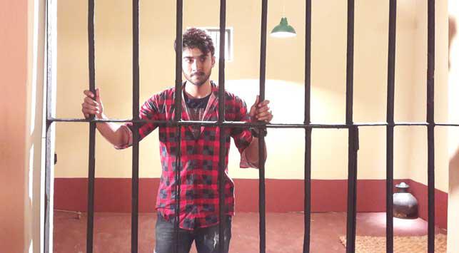 প্রচারের আলোয় রোশান