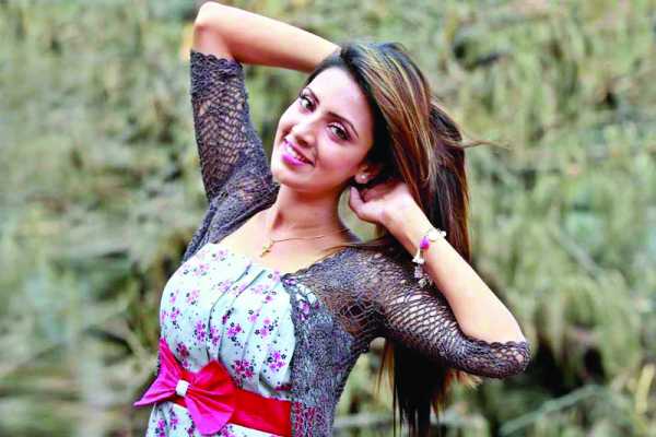 পাষাণে নাম লেখাচ্ছেন মিম