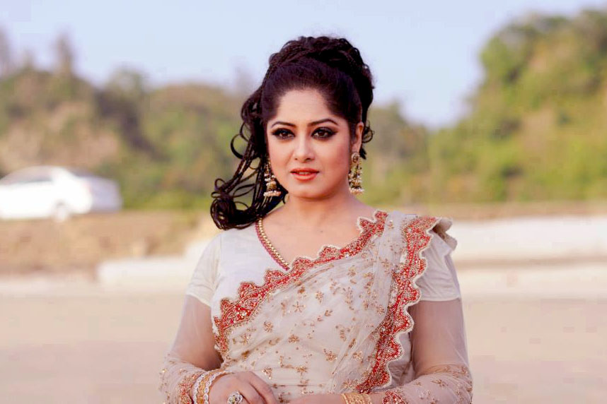 কাজী হায়াতের দুই সিনেমায় মৌসুমী