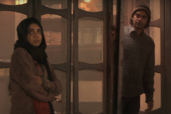 ট্রেলার ফাঁস হওয়া আলগা নোঙরে…