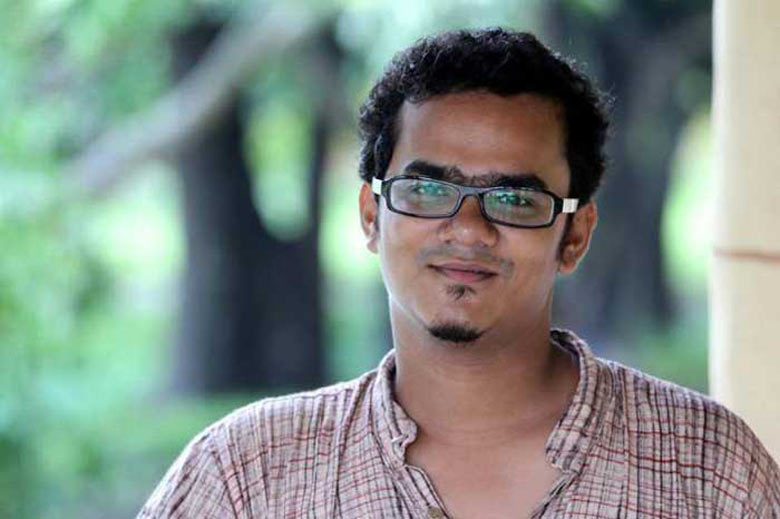 প্রচারণা কৌশলে এগিয়ে অনন্য মামুন