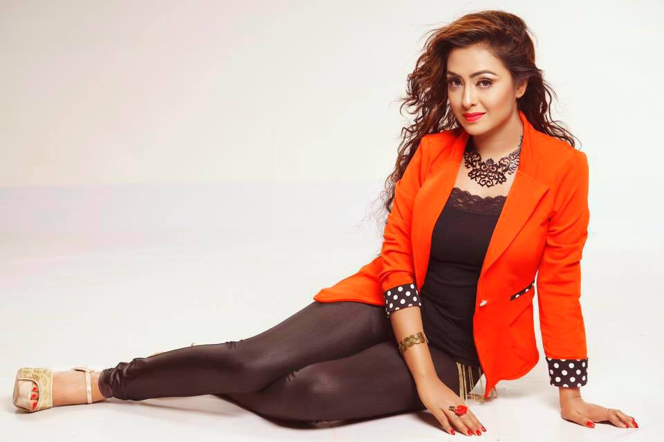 ‘ধূমকেতু’ নায়িকার ক্ষোভ