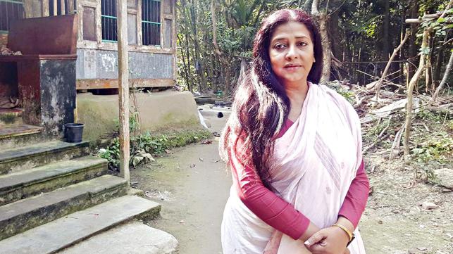 স্বামীর সিনেমাসূত্রে প্রথমবার বাবার ভিটেয়