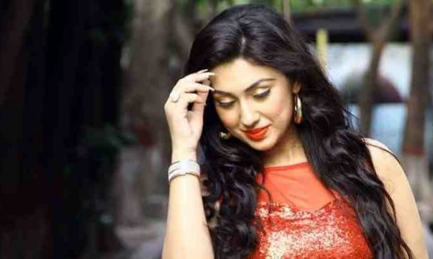 বোরকা পরে পার্কে অপু