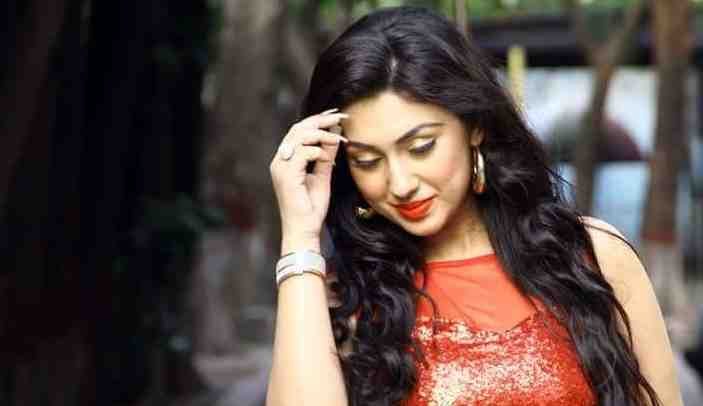 বোরকা পরে পার্কে অপু