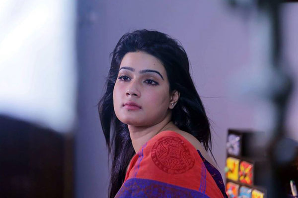 ছুটি শেষ না করে ফিরলেন মাহি