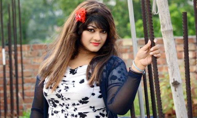 সাপের চরিত্রে মুনমুন