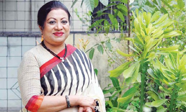 জীবনী লিখছেন সুচন্দা