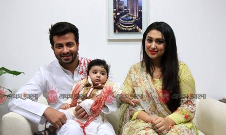 প্রথমবার প্রকাশ্যে শাকিব-অপু দম্পতি