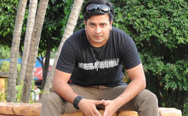 এপার-ওপারে ভেঙ্কটেশ, মধ্যিখানে শাকিব