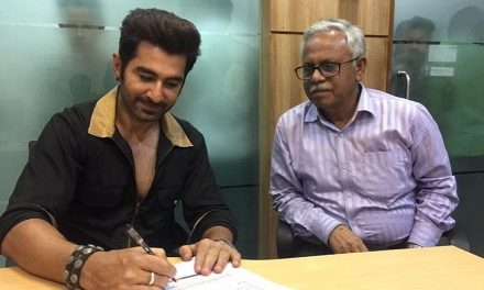 এক ঢিলে দুই পাখি মারলেন জিৎ