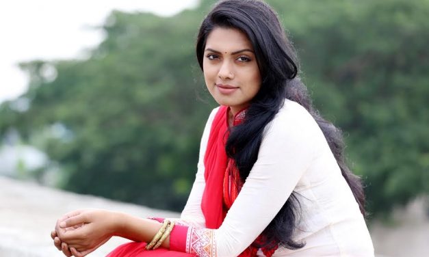 দুর্গতদের পাশে তিশা