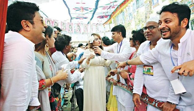 নির্বাচিতদের কাছে ক্ষমতা হস্তান্তরে নিষেধাজ্ঞা