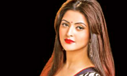 ‘বোমা ফাটালেন, কী শব্দ চয়নরে বাবা’, পত্রিকার সমালোচনায় পরী মনি