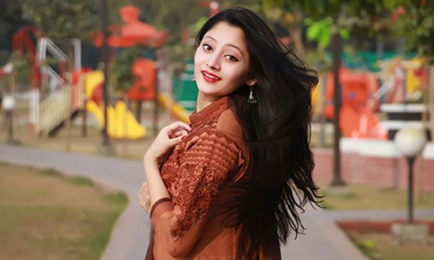 ‘সাইরত’ রিমেকে পূজা, পরিচালক রাজ চক্রবর্তী