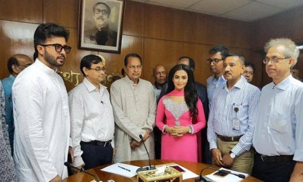 মন্ত্রীর সঙ্গে দুই পক্ষের বৈঠক ও সংবাদ সম্মেলনে হল বন্ধের হুমকি