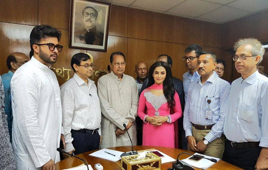 মন্ত্রীর সঙ্গে দুই পক্ষের বৈঠক ও সংবাদ সম্মেলনে হল বন্ধের হুমকি