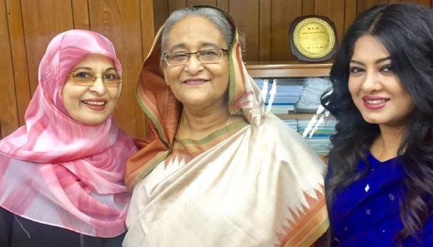 আড়াল ভাঙলেন শাবানা, কেন?