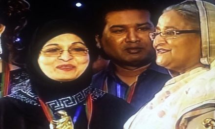 শাবানার উপস্থিতিতে হাসল-কাঁদল জাতীয় পুরস্কারের মঞ্চ