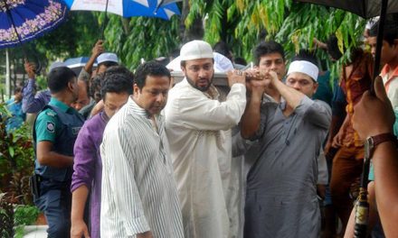 বনানী কবরস্থানে শায়িত নায়করাজ