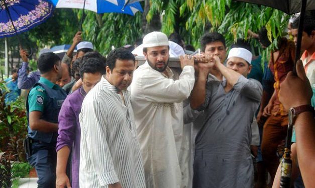 বনানী কবরস্থানে শায়িত নায়করাজ