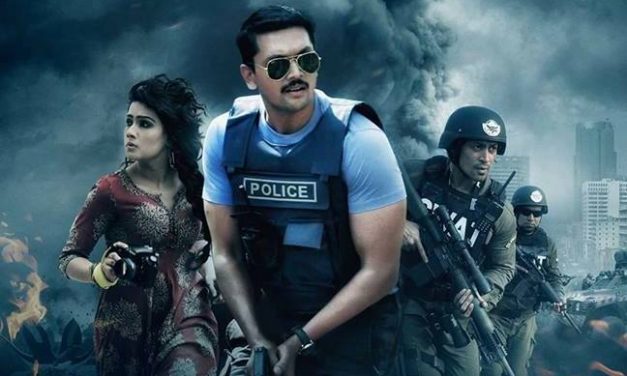 ঢাকা অ্যাটাক : সেলসম্যানের চোখেমুখে আলোর ঝিলিক