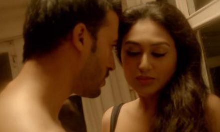 নেশায় আবেদনময়ী কুসুম (ভিডিও)