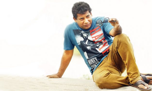 নিজের লেখা নাটকে মোশাররফ করিমের অভিনয়