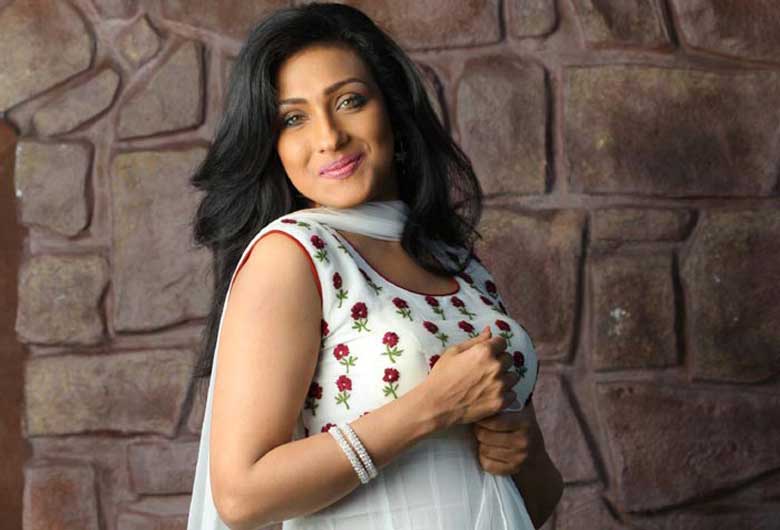 যৌথ প্রযোজনায় ভারতের প্রাধান্য কেন? জানালেন ঋতুপর্ণা