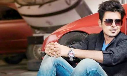 সিয়ামের হাতে থাকা ছবিগুলো