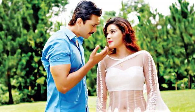 ঢাকা  অ্যাটাক : লাশের পকেটে হাসি