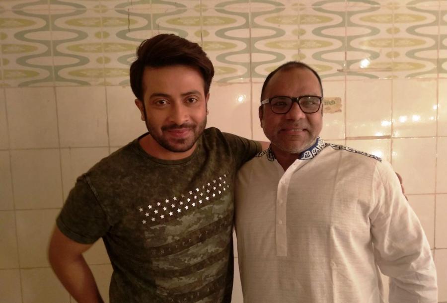 নায়ক-খলনায়কের বন্ধুত্বপূর্ণ আবহে শুরু ‘ক্যাপ্টেন খান’