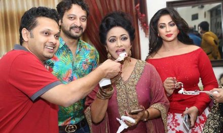 সহকর্মীদের নিয়ে রোজিনার ‌লেট বার্থডে পার্টি