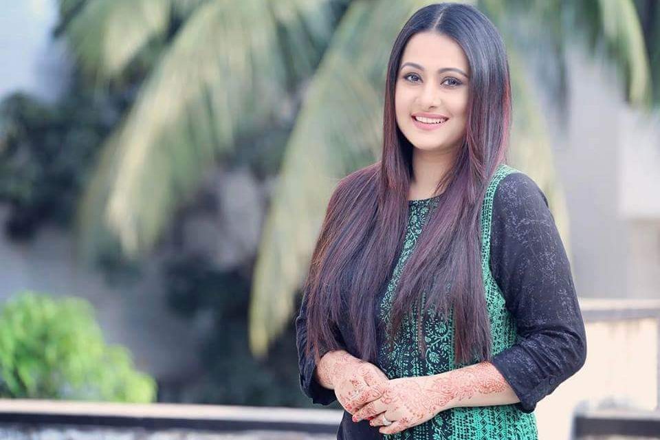 একজন ও অনেক পূর্ণিমার গল্প