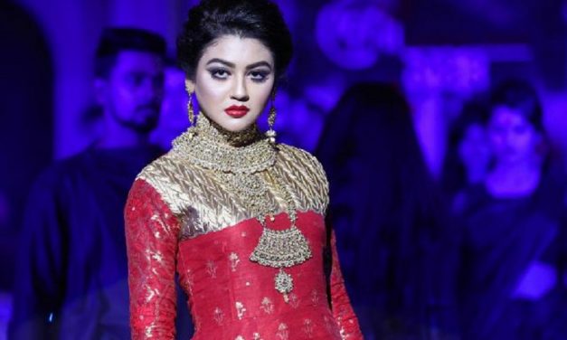 দেবী : চলচ্চিত্রের প্রচারণায় প্রথমবার ফ্যাশন শো