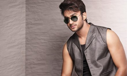 জাজের বাইরে রোশানের ‘সুন্দরীতমা’