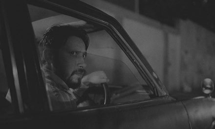 ‘লাইভ ফ্রম ঢাকা’ হলে ফেরাতে মানববন্ধন