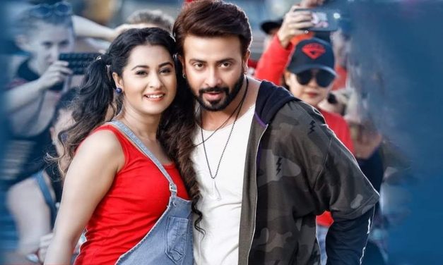 সেই পুরানো বস্তাপচা সিনেমা নাকি ডুগডুগির বদলে ঢোল?