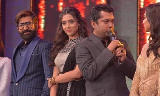 ‘ববিকে স্টেজে ডাকার অনুমতি আপনাকে কে দিয়েছে?’ জয়কে বলেছিল আয়োজকেরা