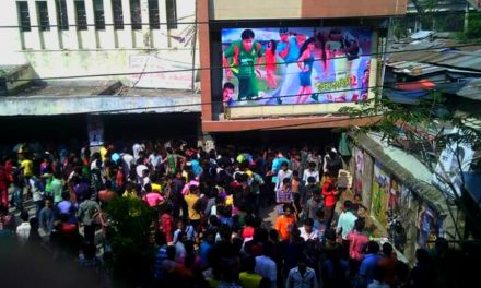 ১০০০ কোটি টাকা ঋণ নয়, অনুদান হিসেবে চায় হল মালিকেরা